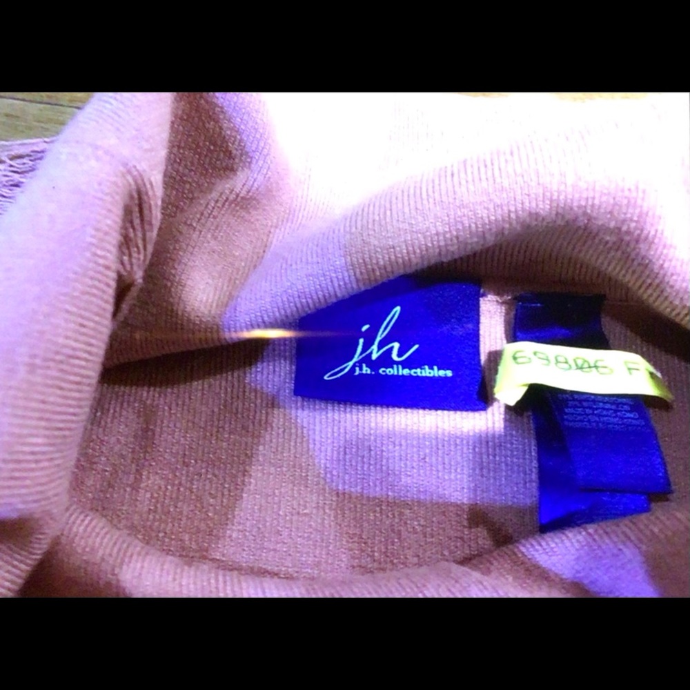 Mauve turtleneck sweater - Picture 3 of 3